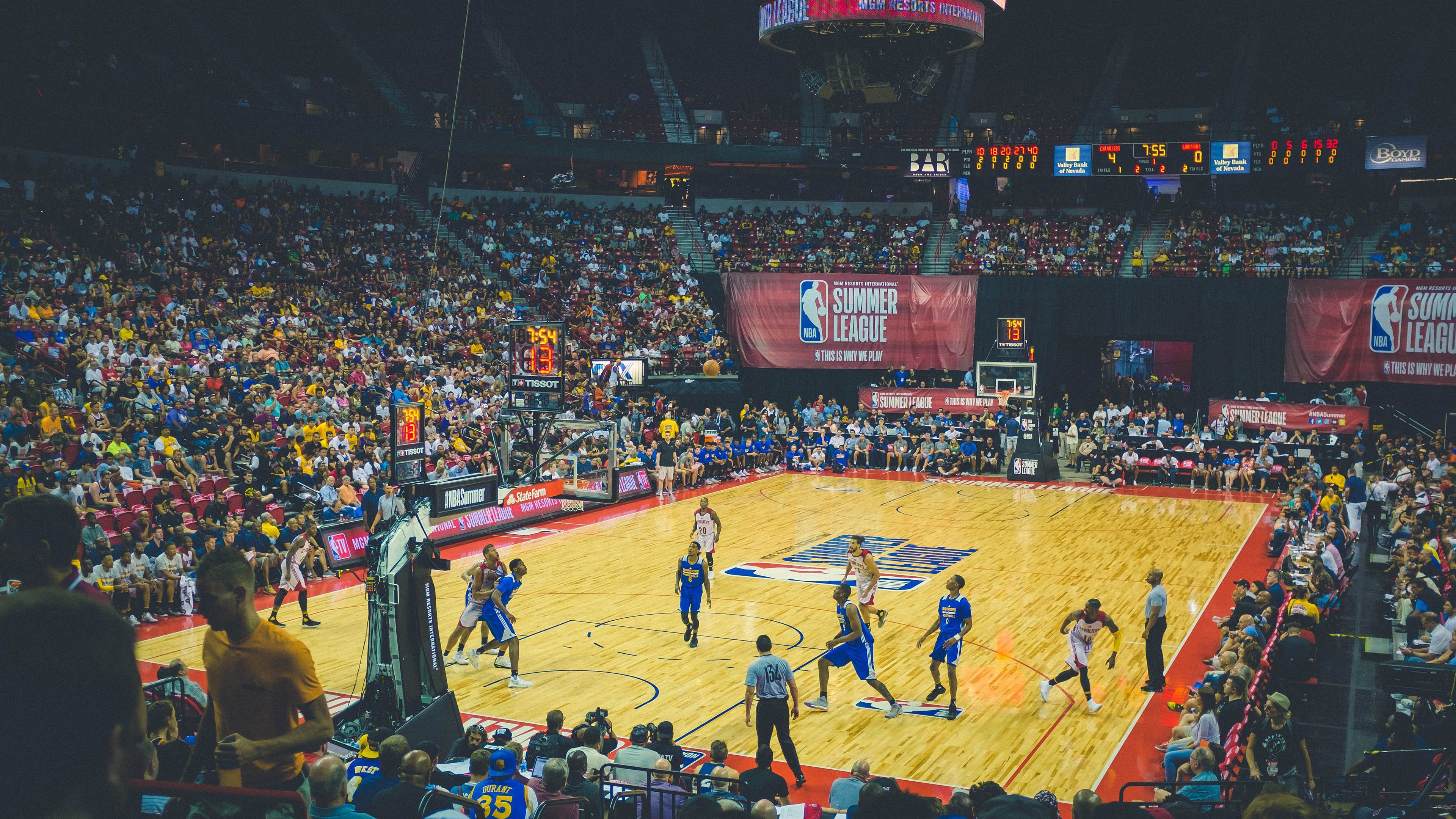 当安达卢西亚的斗牛士遇见F1赛道，塞维利亚的足球与劳塔罗的极速统治