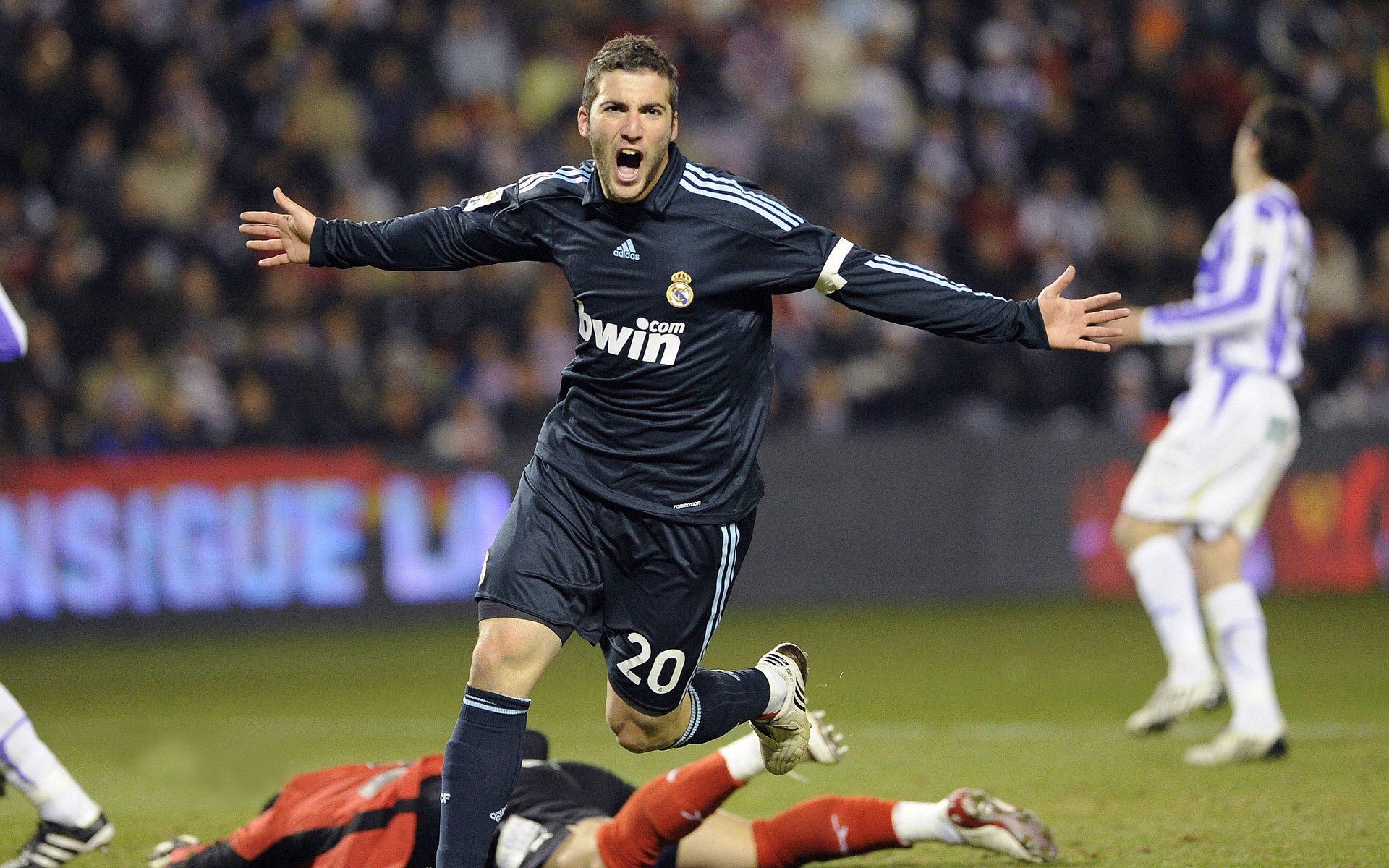 赛道上的南美风暴,阿根廷车手在芬兰主场夺走F1新赛季揭幕战胜利