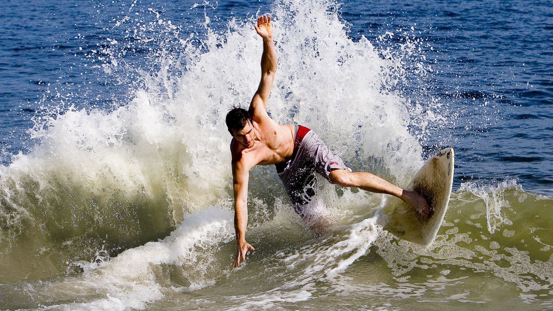 开云在线赛事平台-绝境逆袭！热火窒息防守强行终结雷霆，杰伦·格林末节封神定乾坤